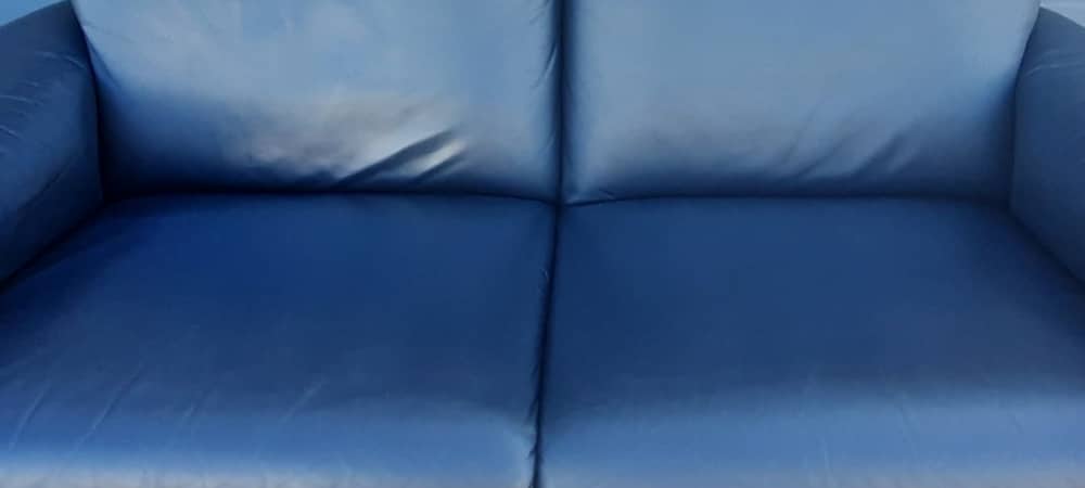 Blaues Ledersofa nachfärben - nachher Blaues Ledersofa nachfärben - nachher